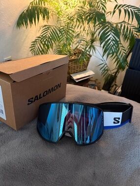 Salomon Ski Goggles - Black Frame with Blue Mirrored Lens